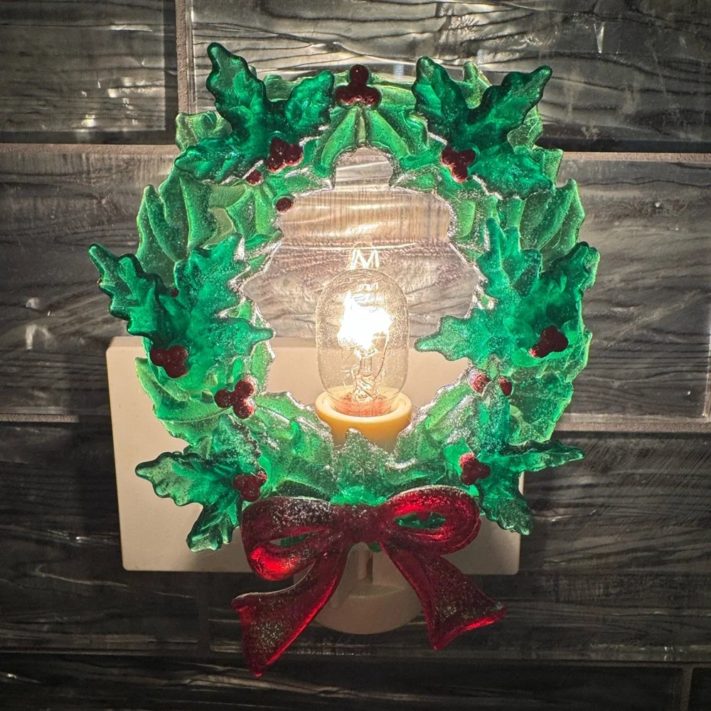 Christmas Wreath Plug In Night Light Vintage Christmas Wreath Plastic Bead as is
